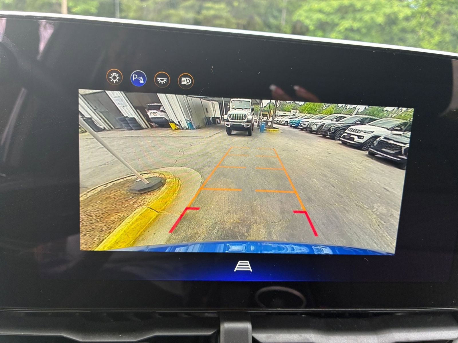 Used 2025 Chevrolet Equinox LT FWD image 25