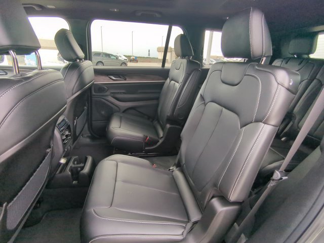 New 2027 Jeep Grand Cherokee L Limited w/ Technology Group II AWD/4WD image 17