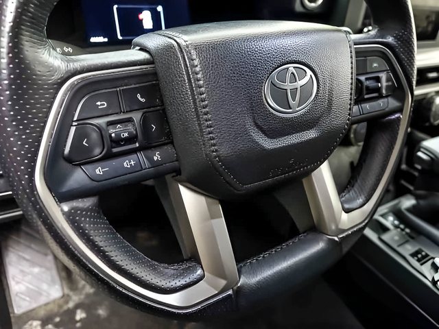 Used 2025 Toyota 4Runner SR5 AWD/4WD image 11