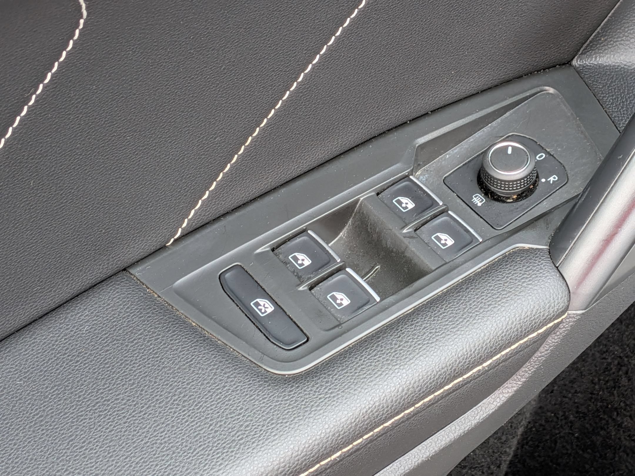 Used 2024 Volkswagen Tiguan SE FWD image 13