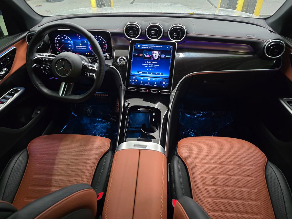 Used 2025 Mercedes-Benz GLC 300 4MATIC w/ AMG Line image 34