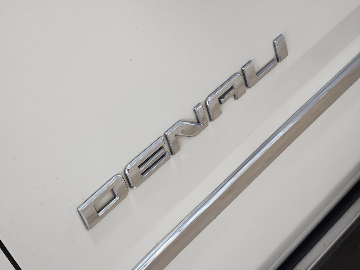 Used 2015 GMC Yukon Denali w/ Premium Package AWD/4WD image 23