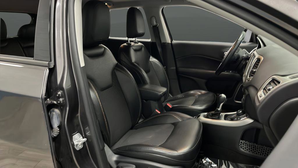 Used 2018 Jeep Compass Latitude w/ Popular Equipment Group AWD/4WD image 24