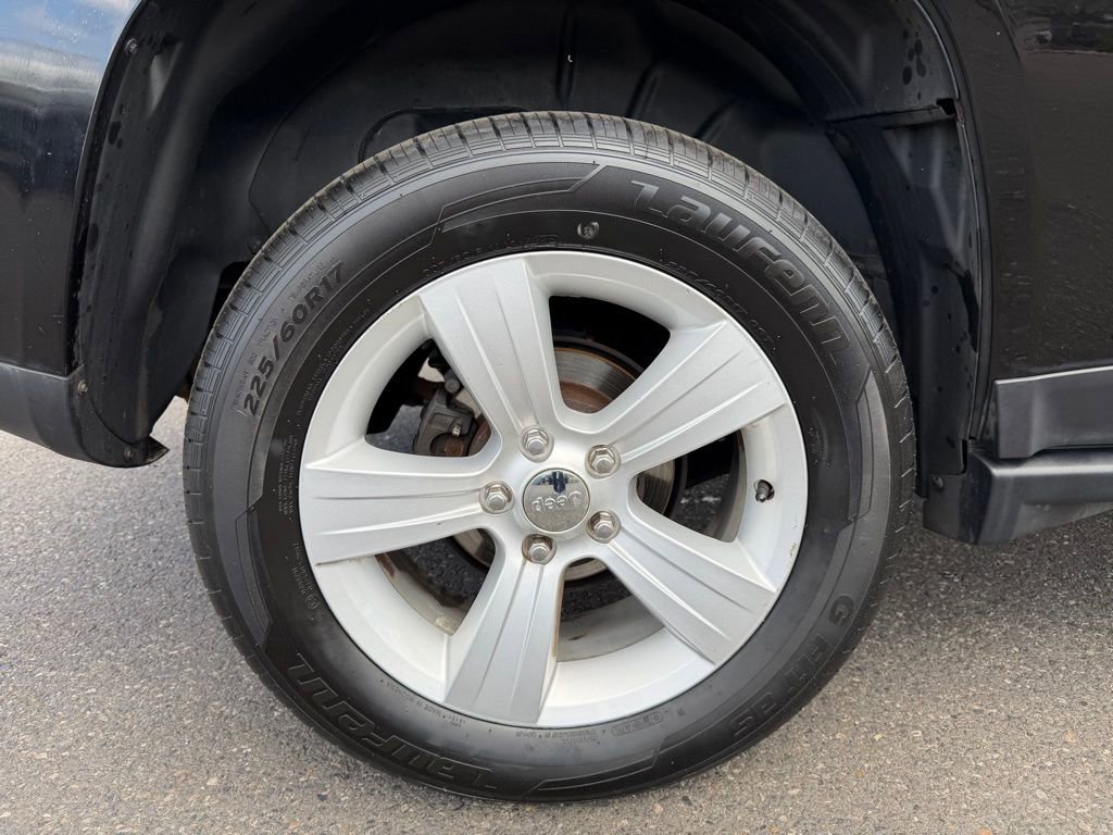 Used 2016 Jeep Compass Latitude image 9