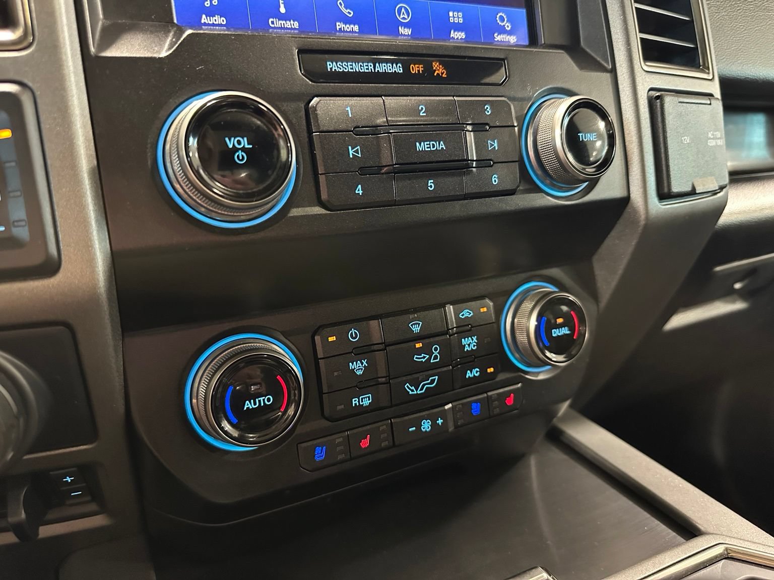 Used 2019 Ford F150 Raptor w/ Equipment Group 802A Luxury AWD/4WD image 33
