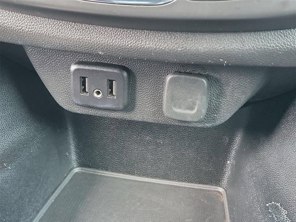 Used 2021 Chevrolet Traverse LT FWD image 35