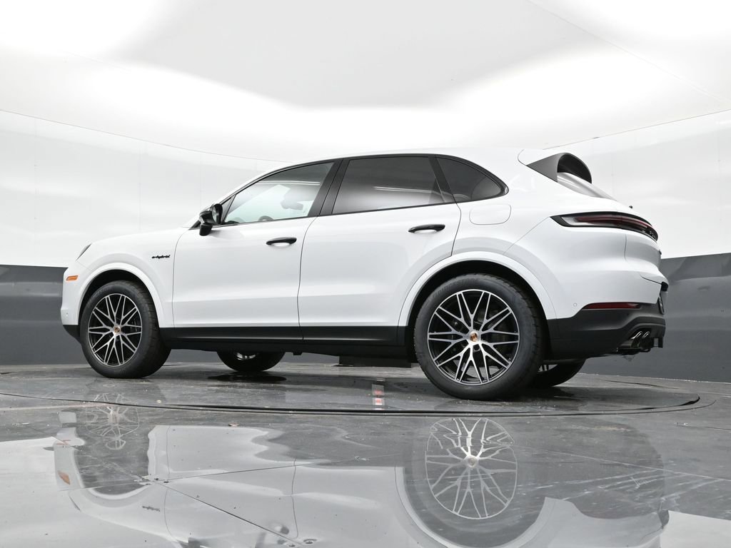Used 2025 Porsche Cayenne E-Hybrid image 35