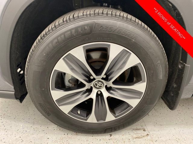 Used 2023 Toyota Highlander XLE image 9