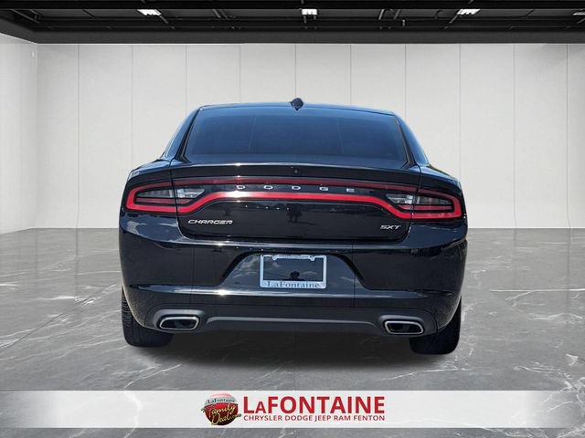 Used 2016 Dodge Charger SXT w/ Navigation & Travel Group RWD image 4