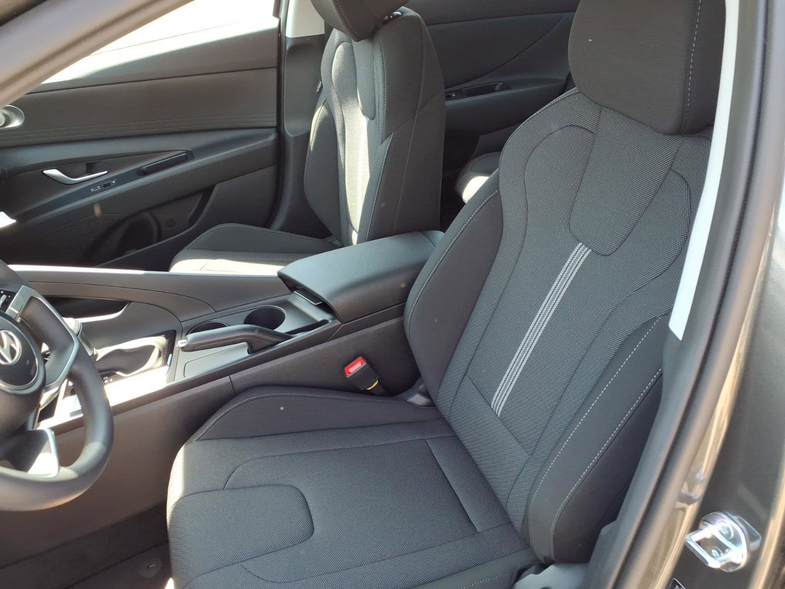 New 2026 Hyundai Elantra SE FWD image 8