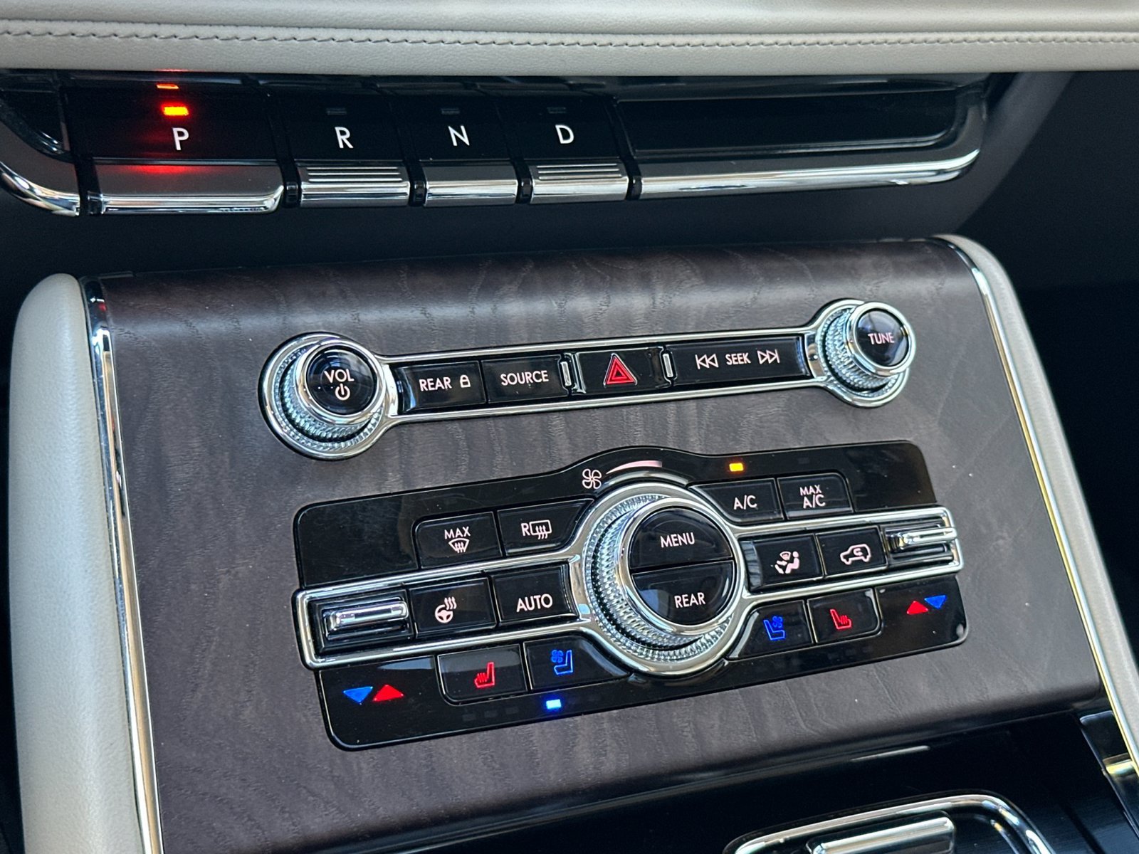 Used 2023 Lincoln Aviator Reserve w/ Equipment Group 201A RWD image 23
