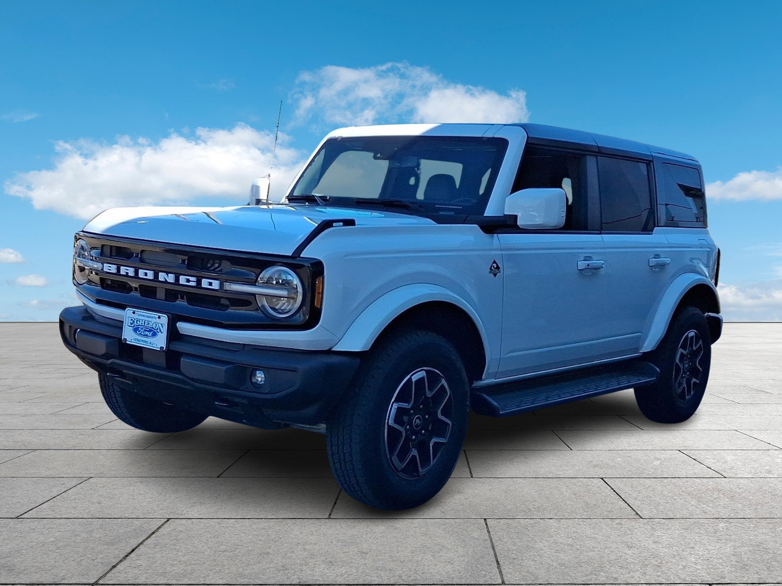Used 2025 Ford Bronco Outer Banks image 3