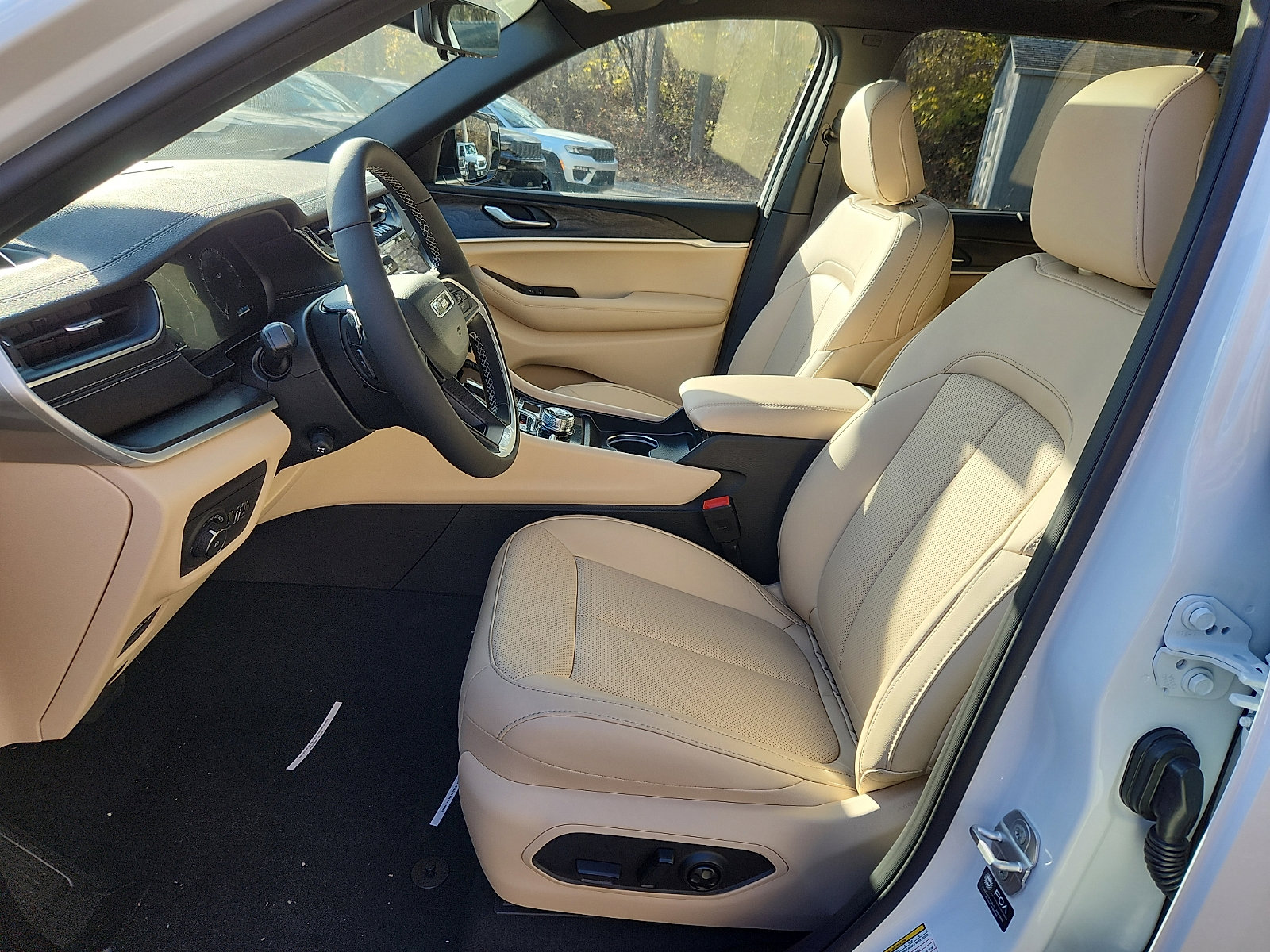 New 2025 Jeep Grand Cherokee L Limited w/ Luxury Tech Group II image 11