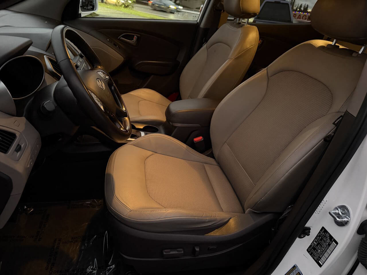 Used 2015 Hyundai Tucson SE image 16