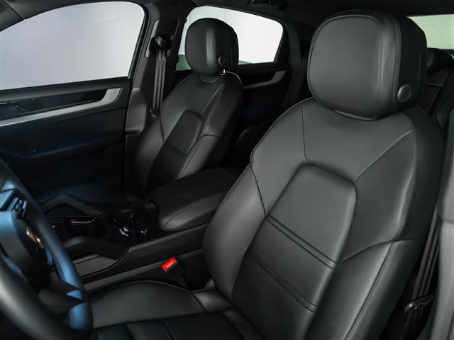 Certified 2025 Porsche Cayenne Coupe AWD/4WD image 5