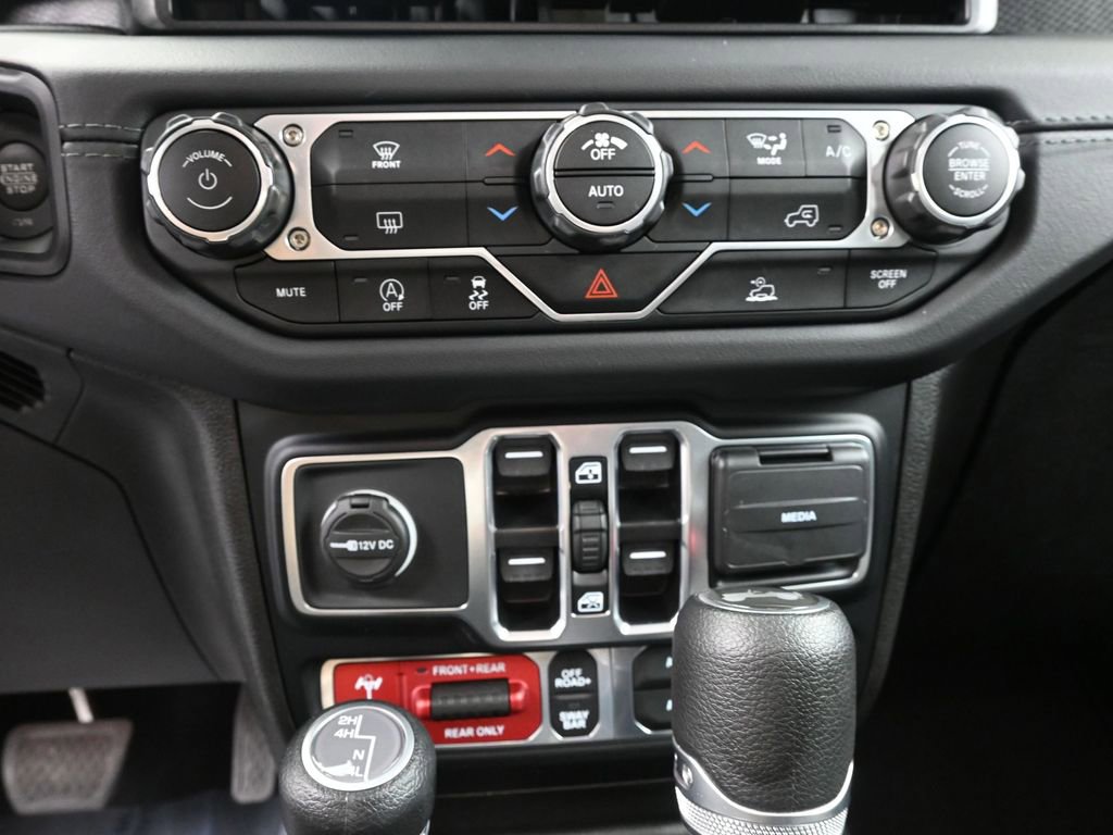 Used 2025 Jeep Wrangler Unlimited Rubicon image 21