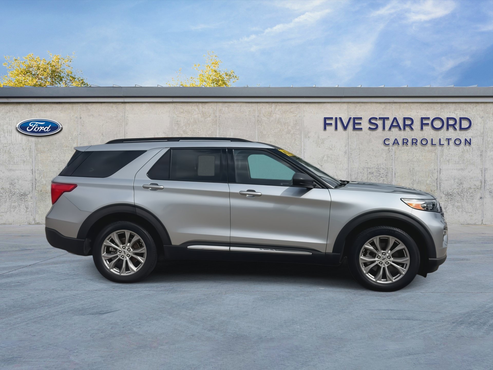 Certified 2023 Ford Explorer XLT w/ Equipment Group 202A RWD image 9