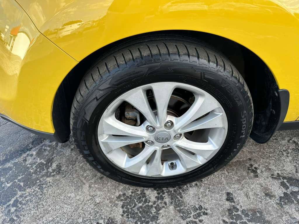 Used 2015 Kia Soul + image 9