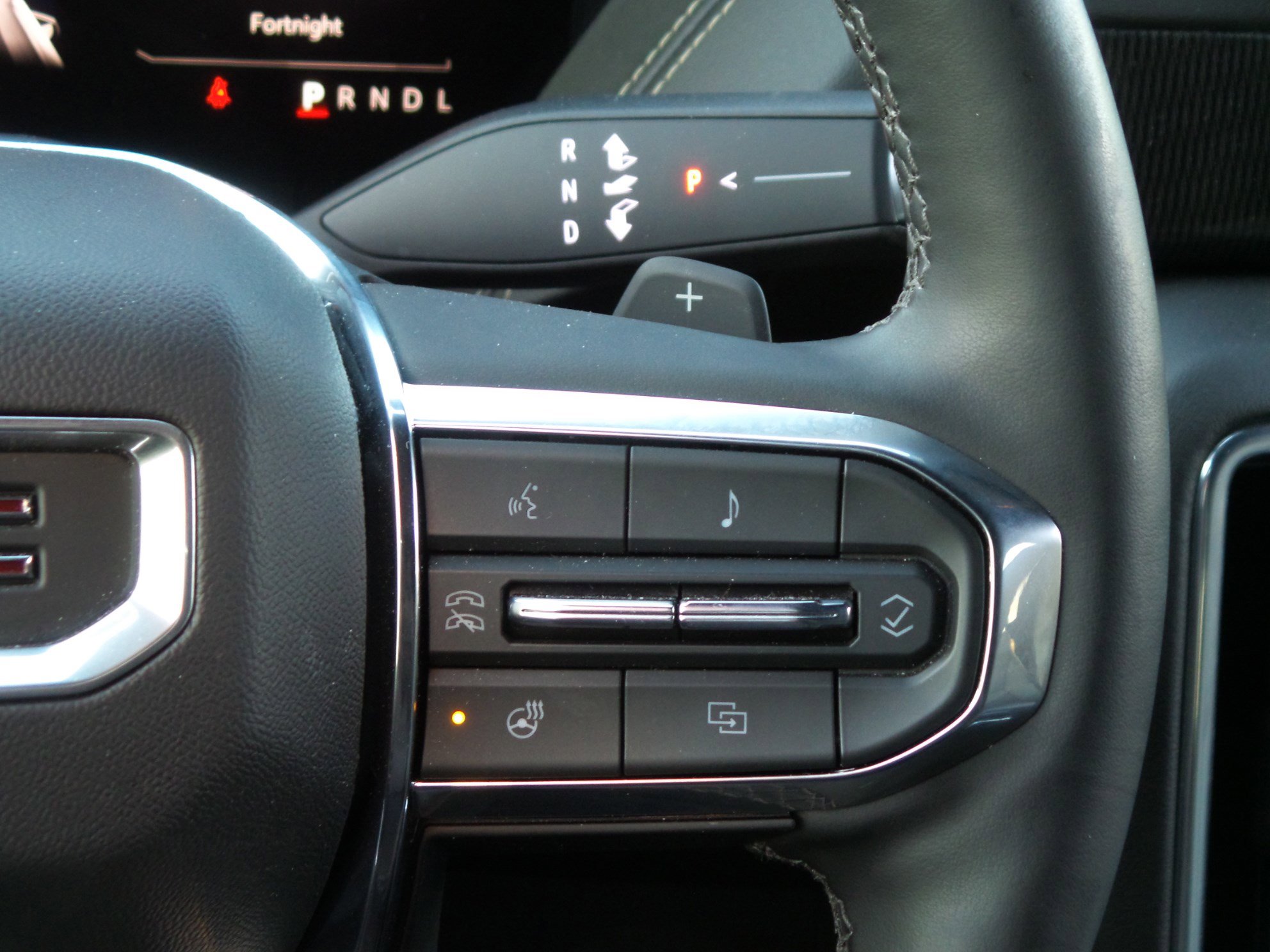 Used 2025 GMC Yukon Elevation image 33