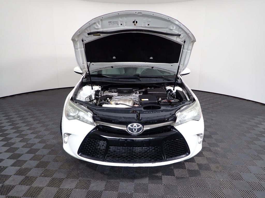 Used 2016 Toyota Camry SE image 5