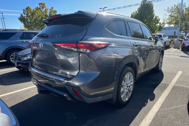 Used 2024 Toyota Highlander Limited AWD/4WD image 7