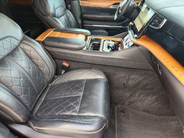 Used 2022 Jeep Grand Wagoneer Series III AWD/4WD image 20