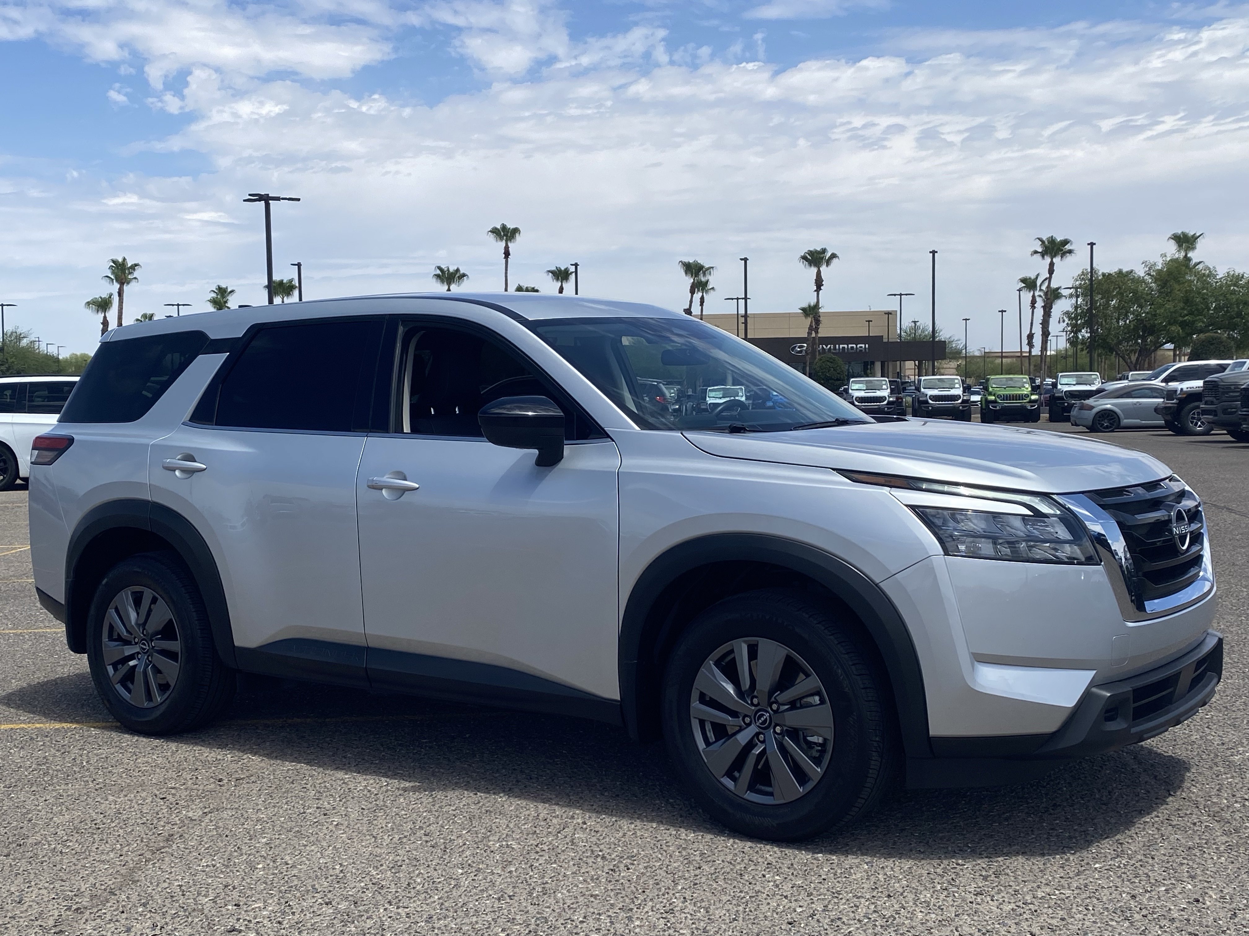 Used 2025 Nissan Pathfinder S FWD image 7