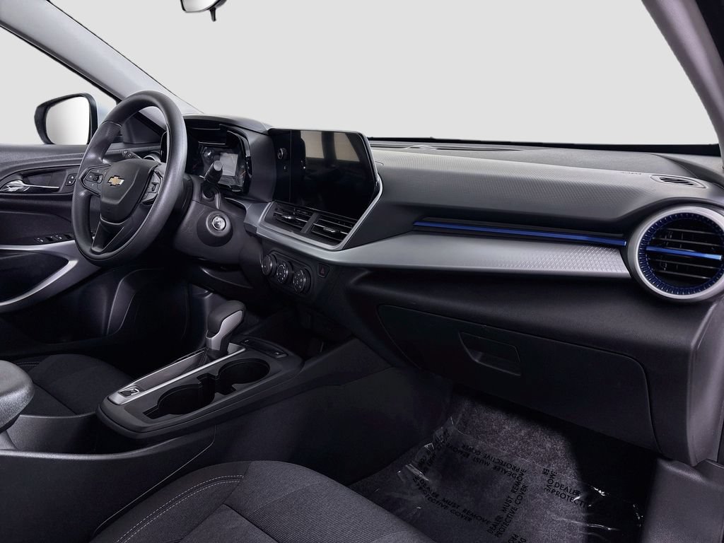 Certified 2025 Chevrolet Trax LS w/ LS Convenience Package FWD image 30