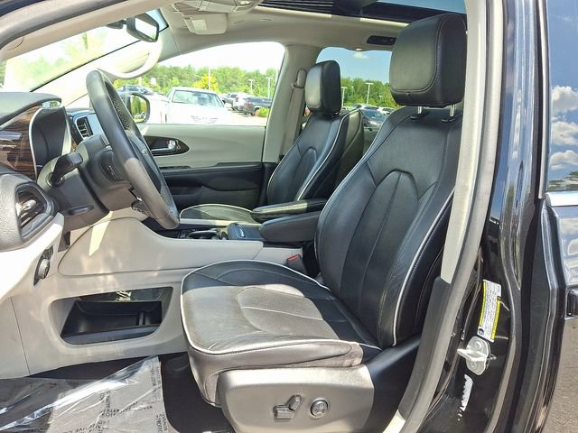 Used 2023 Chrysler Pacifica Limited FWD image 14
