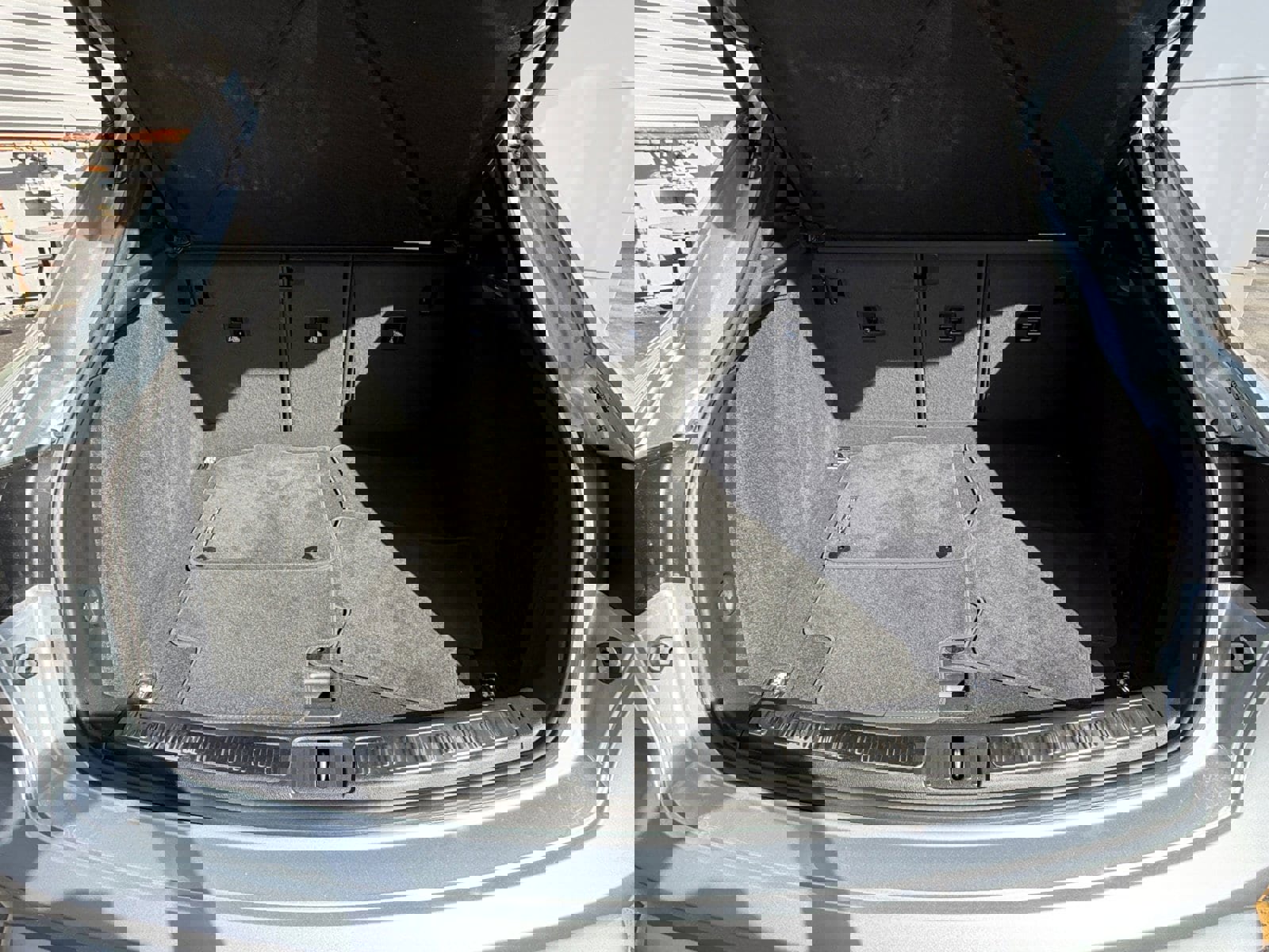 Used 2025 Porsche Macan image 25