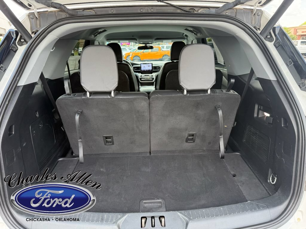 Used 2023 Ford Explorer XLT w/ Equipment Group 202A AWD/4WD image 18