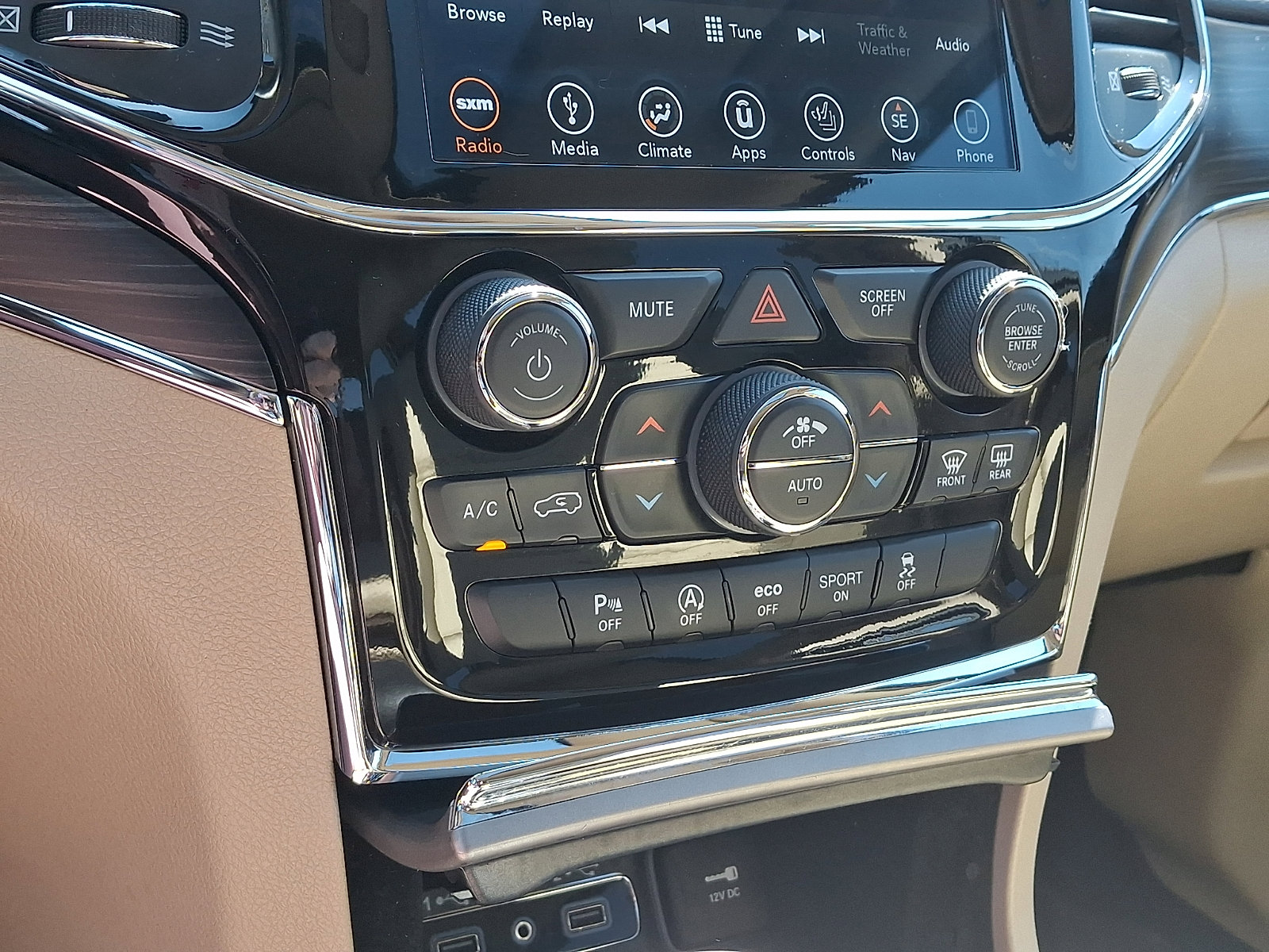 Used 2019 Jeep Grand Cherokee Limited image 16