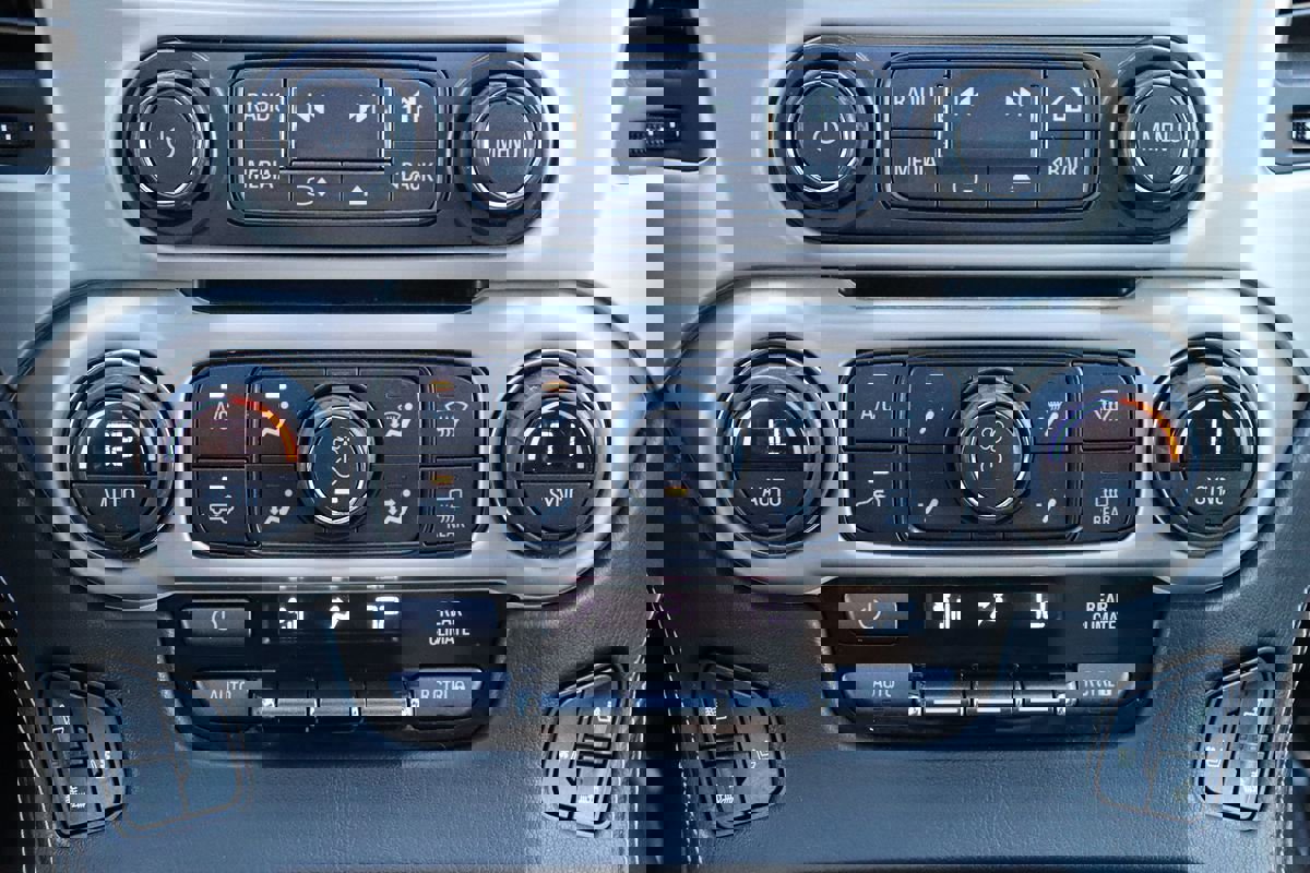 Used 2019 GMC Yukon Denali w/ Denali Ultimate Package image 24