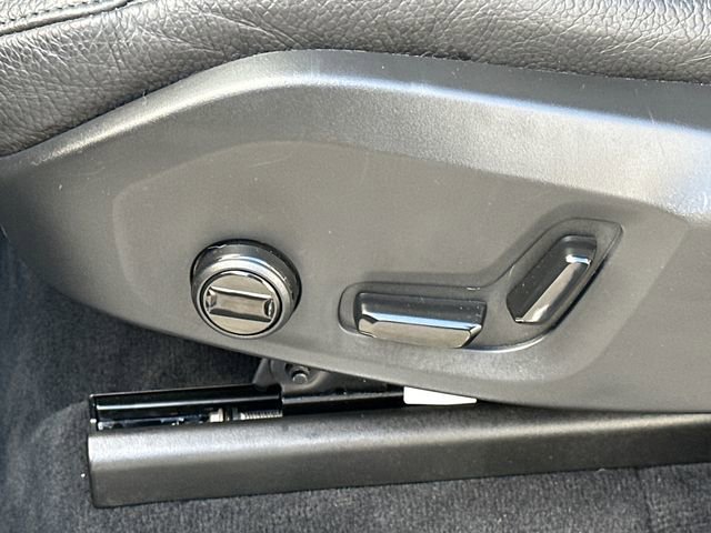 Used 2025 Volvo XC90 B6 Plus image 41