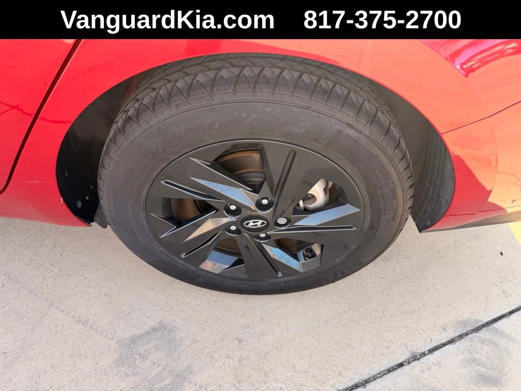 Used 2022 Hyundai Elantra SEL image 11