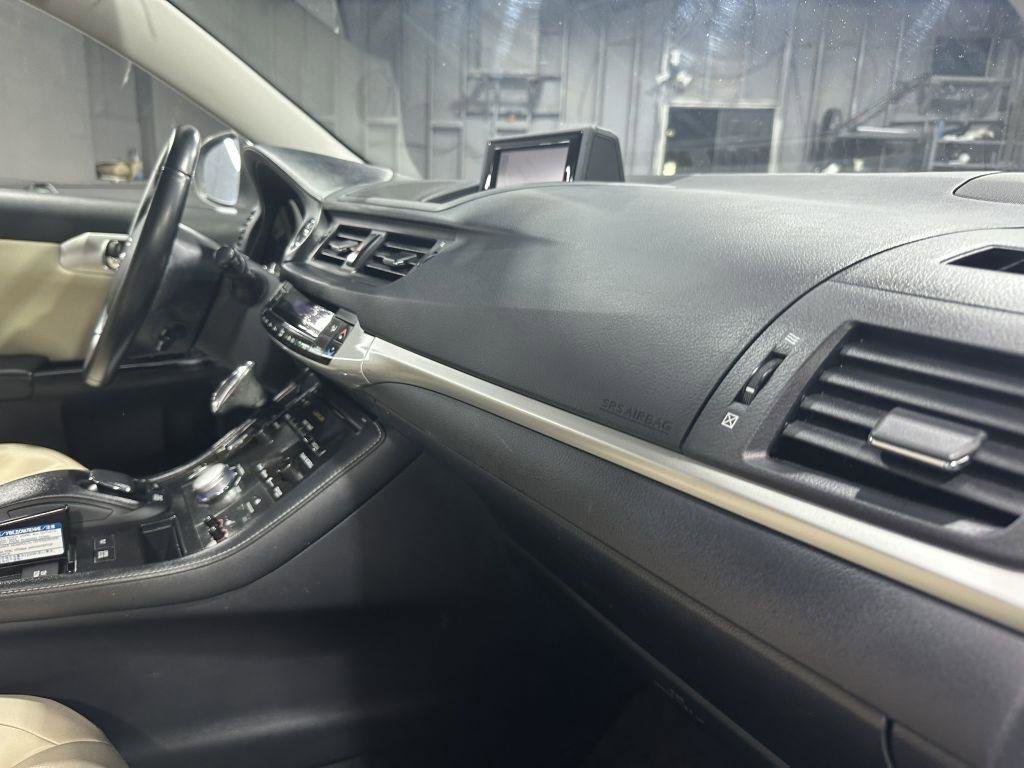 Used 2013 Lexus CT 200h w/ Premium Pkg w/Navigation FWD image 37