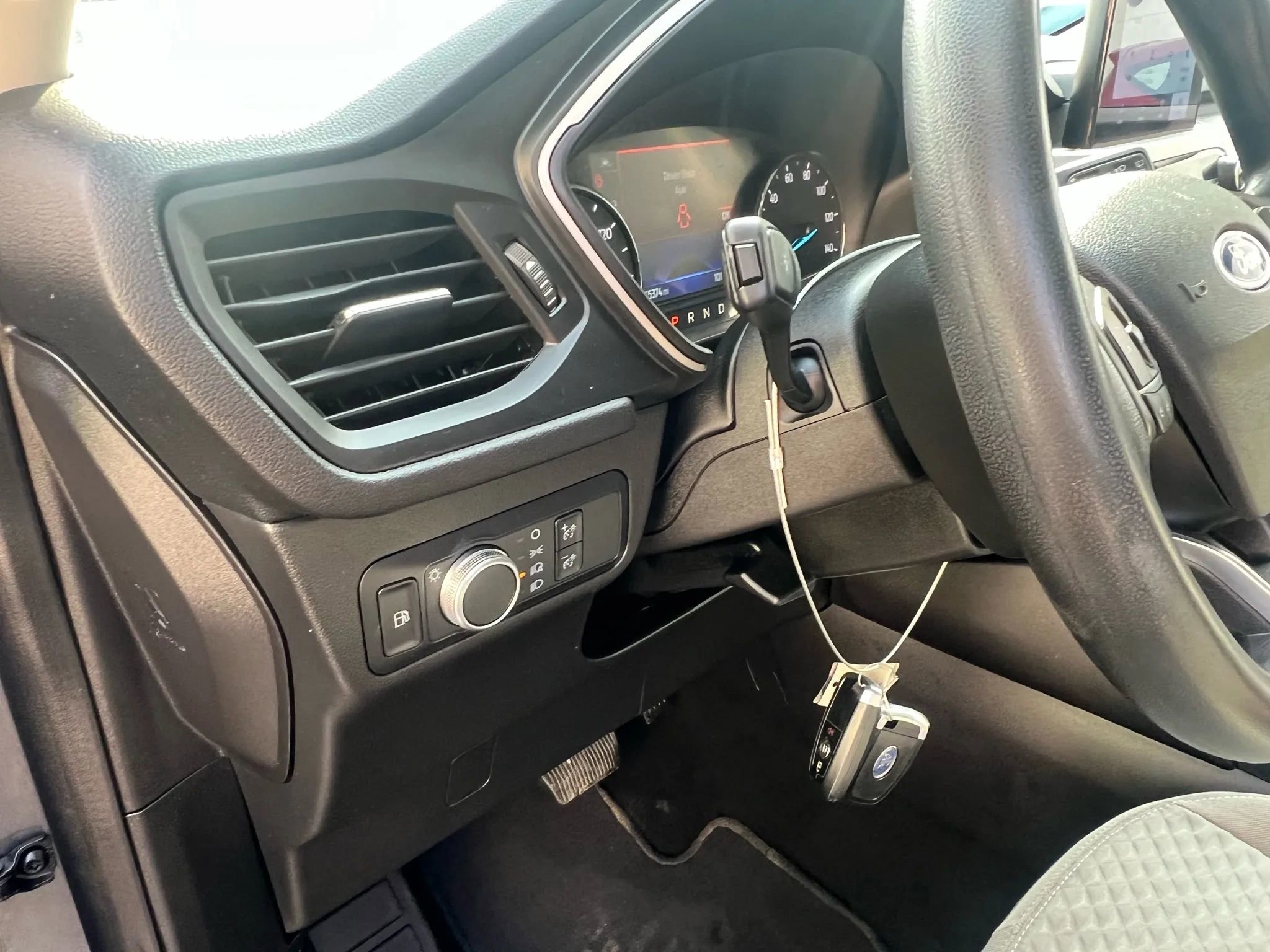 Used 2021 Ford Escape SE image 24