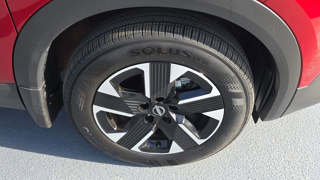 Used 2025 Nissan Kicks SV w/ Charging Package AWD/4WD image 9