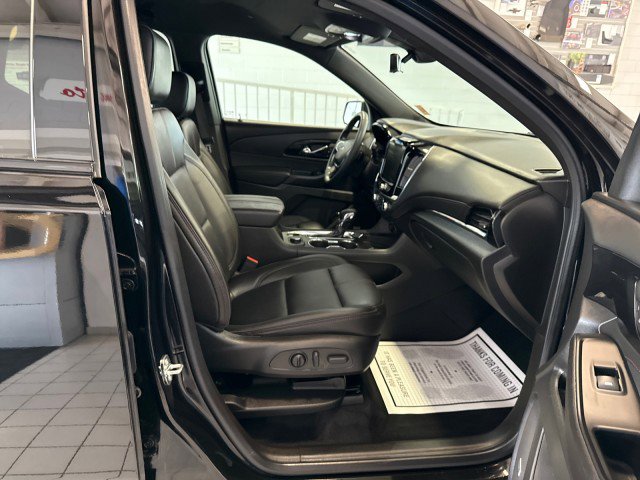 Used 2023 Chevrolet Traverse RS image 31