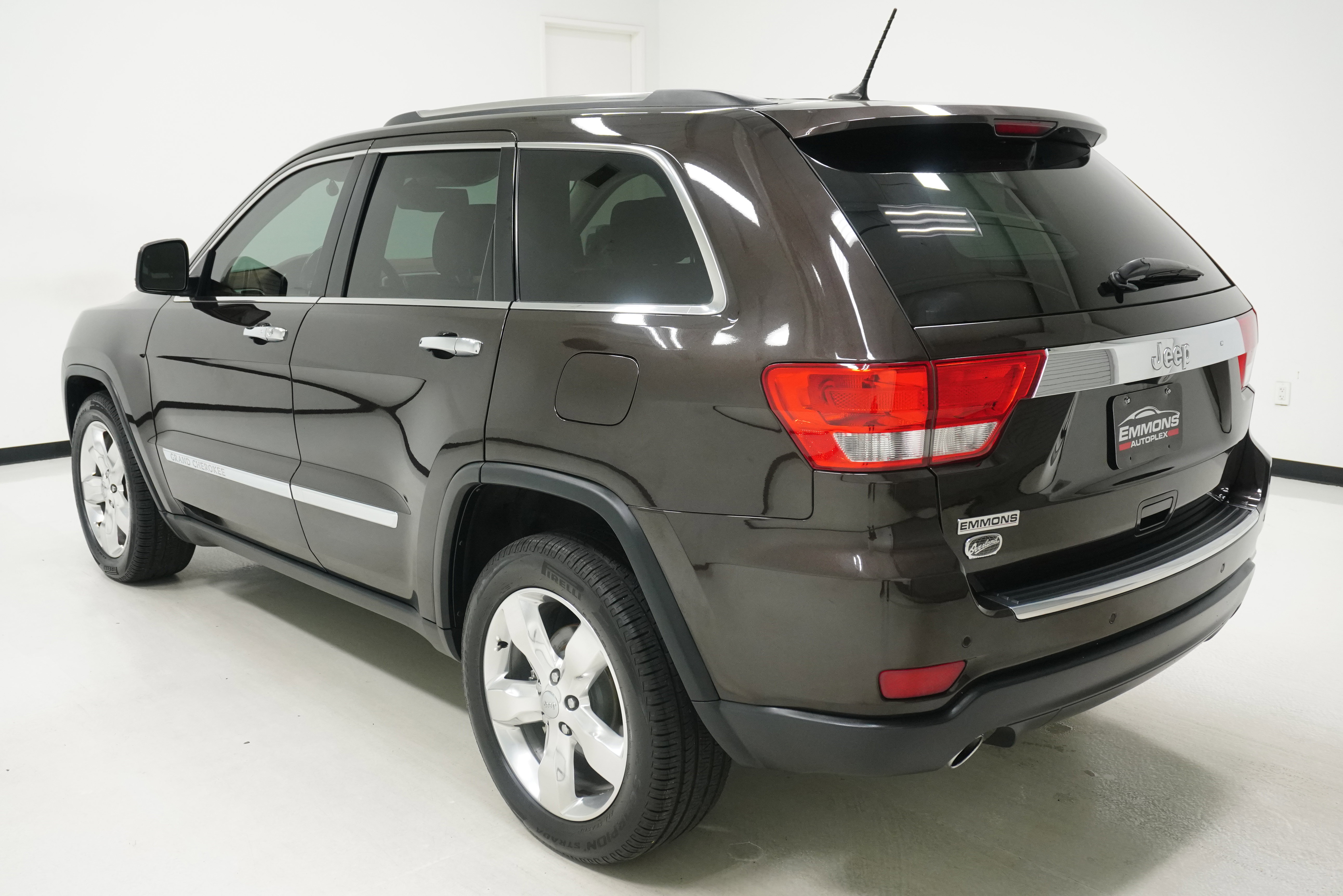 Used 2013 Jeep Grand Cherokee Overland Summit image 6