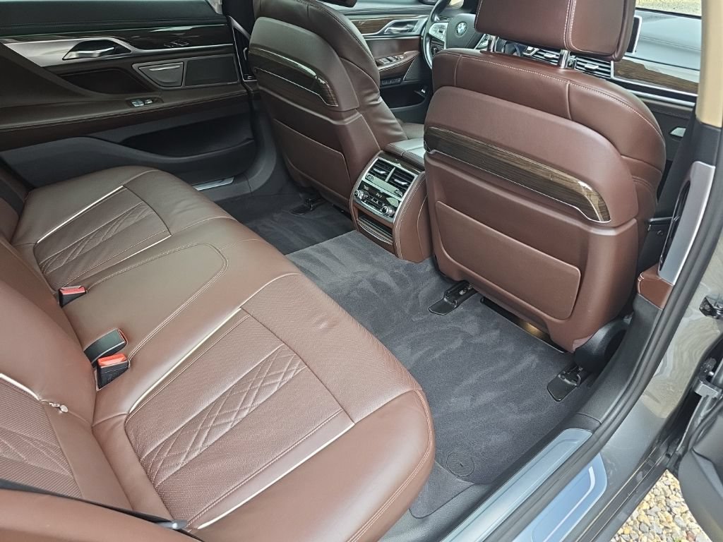 Used 2016 BMW 750i xDrive AWD/4WD image 18
