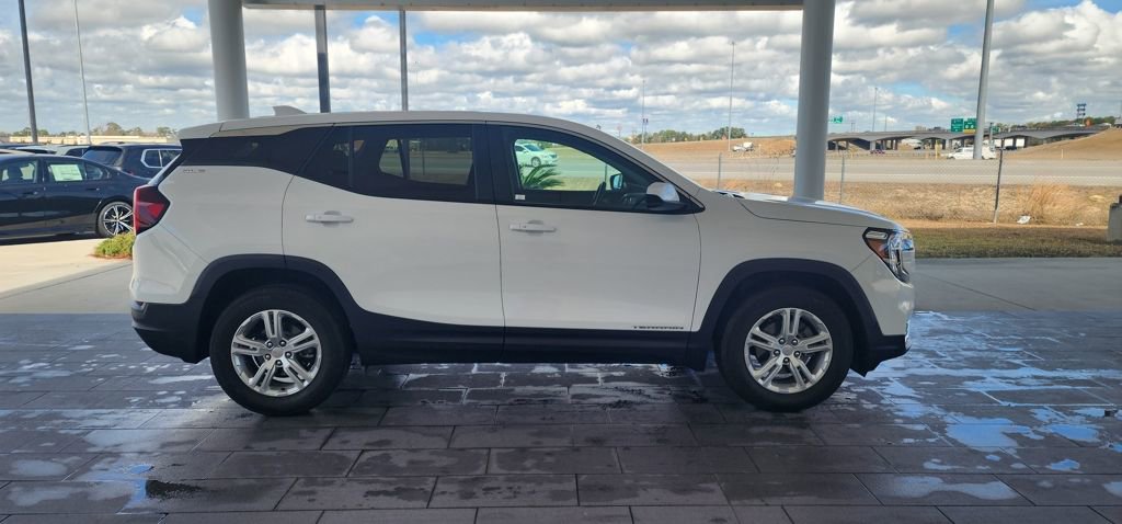 Used 2024 GMC Terrain SLE image 5