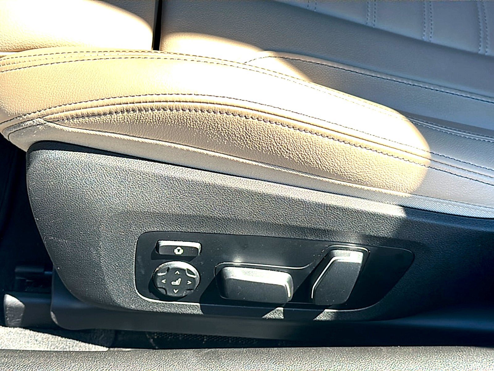 Used 2024 BMW 430i Coupe w/ Premium Package RWD image 15