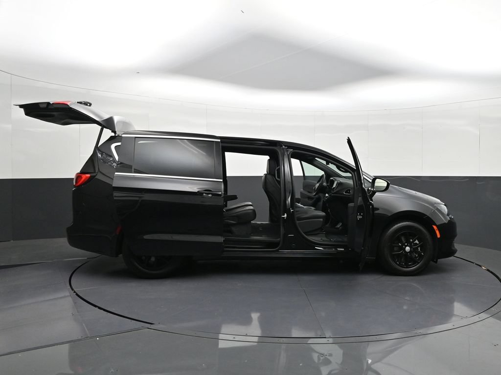 Used 2026 Chrysler Voyager LX FWD image 43