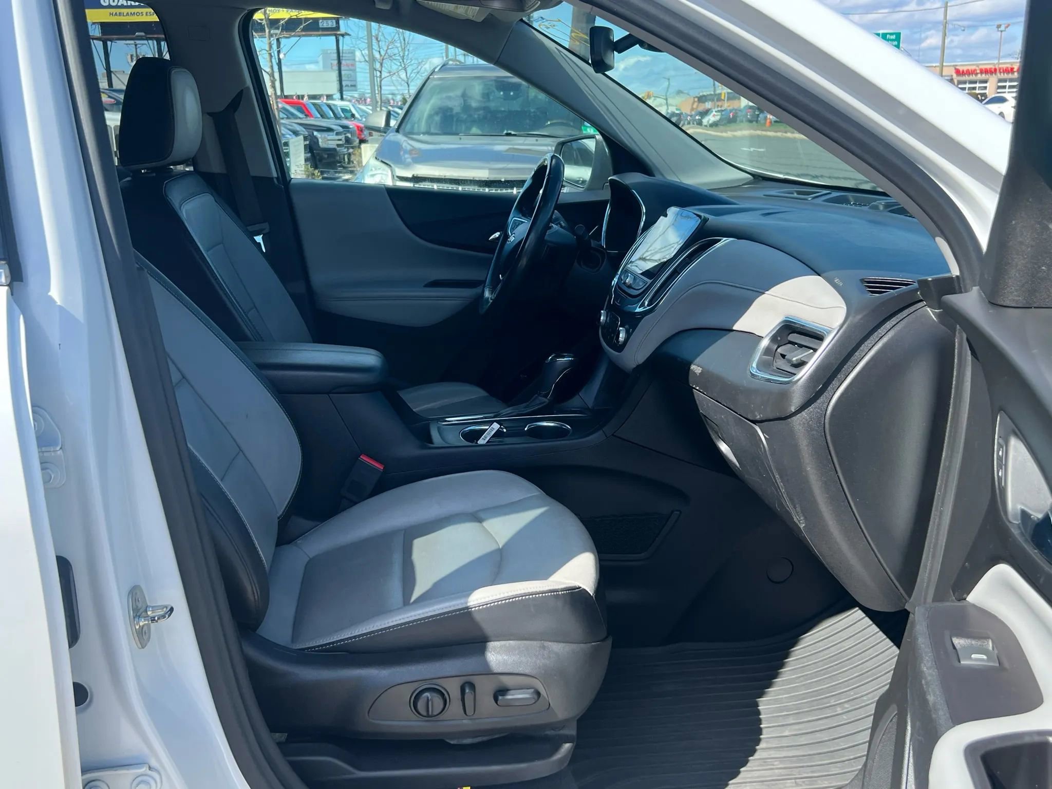Used 2018 Chevrolet Equinox Premier w/ LPO, Cargo Package AWD/4WD image 31