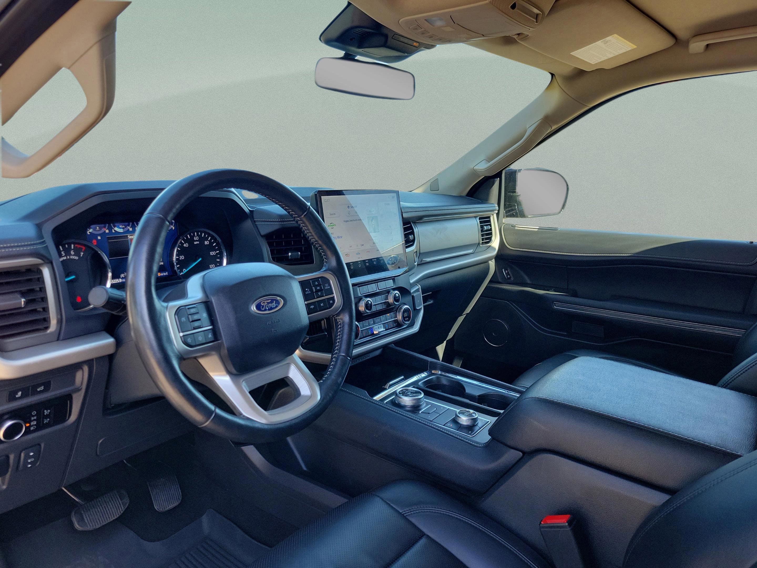 Used 2024 Ford Expedition XLT image 9