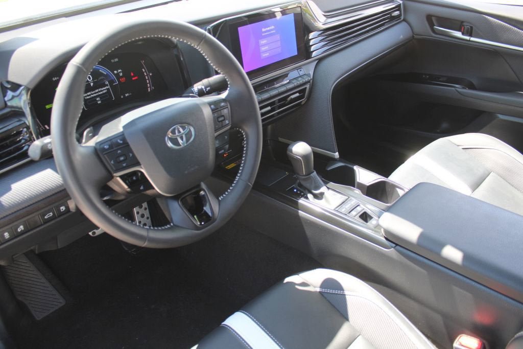Used 2025 Toyota Camry SE FWD image 13