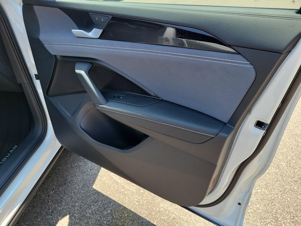 New 2026 Volkswagen Tiguan SE R-Line FWD image 31