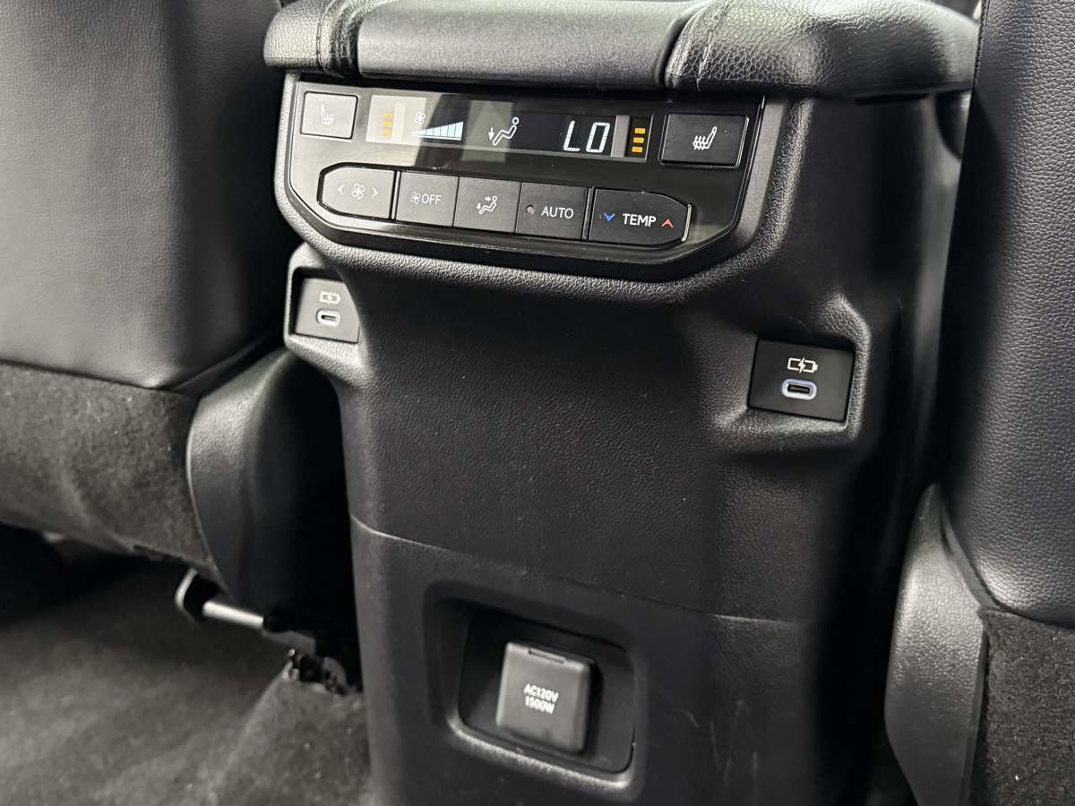 Used 2024 Toyota Grand Highlander Limited image 32