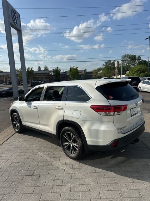 Used 2019 Toyota Highlander LE FWD image 12